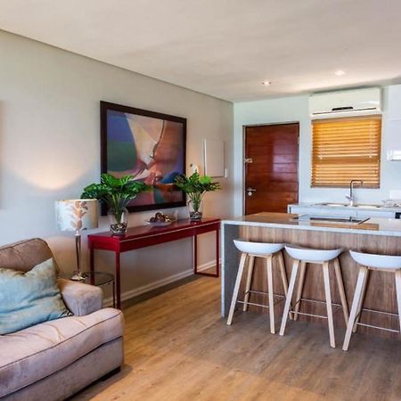 6 Dolphin Views La Mercy Beachfront Apartman Kültér fotó